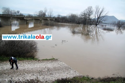 Θάλασσα ο κάμπος από τη σημερινή πλημμύρα του Πηνειού σε Τρίκαλα – Καρδίτσα - Φωτογραφία 7