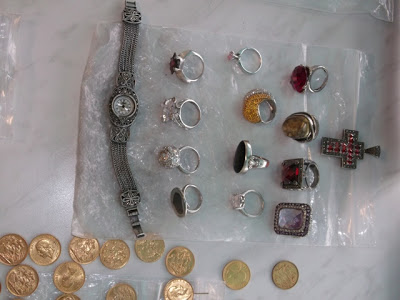 Έφοδος σε ενεχυροδανειστήριο στο Ηράκλειο αποκάλυψε κλεμμένα κοσμήματα αξίας άνω των 300.000 ευρώ - Φωτογραφία 2