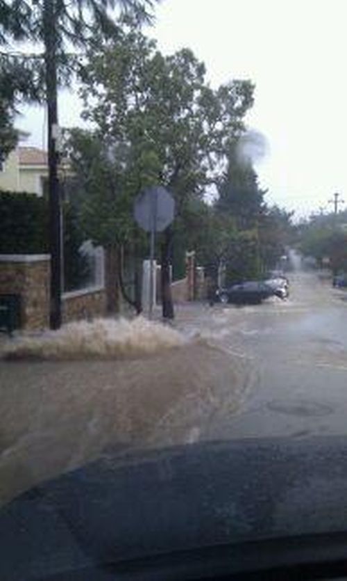 Σπύρος Χαριτάτος: Τον περικύκλωσε απειλητικά η πλημμύρα της Αθήνας - Φωτογραφία 2