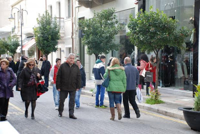 Πάτρα: Στο μισό η κίνηση στα καταστήματα από την προηγούμενη Κυριακή – «Χρήματα και όχι χρόνος λείπουν από την αγορά» - Φωτογραφία 2