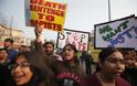 Ινδία: Θανατική ποινή ζητούν οι συγγενείς της 23χρονης