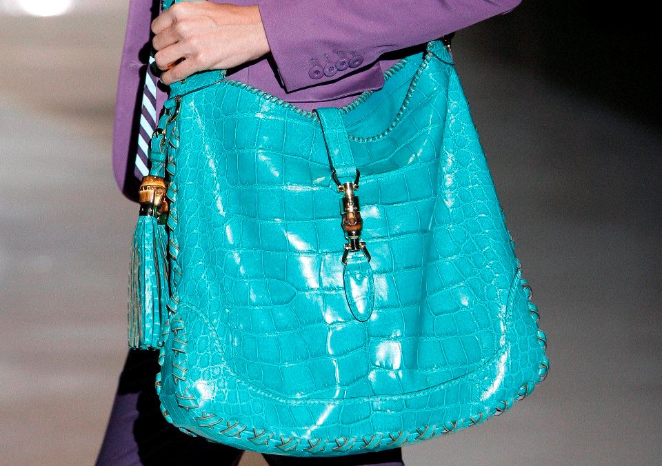Fashion trend: Βάλτε χρώμα στην τσάντα σας ακόμη και το χειμώνα - Φωτογραφία 1