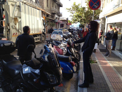 Εκνευρισμού και αγανάκτησης... γωνία - Απίστευτο το κομφούζιο στη συμβολή της Αγίου Ανδρέου με τη Γεροκωστοπούλου, στο κέντρο της Πάτρας - Φωτογραφία 2