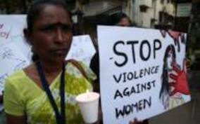 Ινδία: Τον απαγχονισμό των δραστών ζητεί ο πατέρας της φοιτήτριας - Φωτογραφία 1