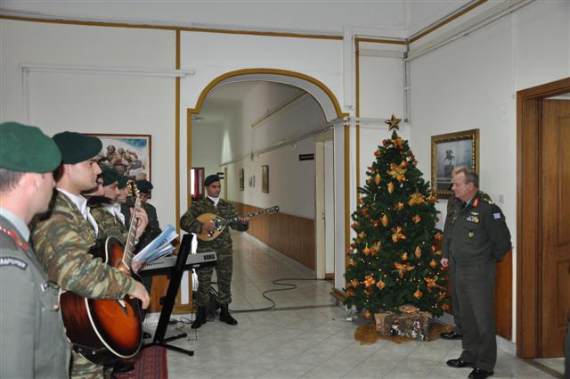 Κοπή πίτας και ανταλλαγή ευχών στο Β' ΣΣ - Φωτογραφία 2