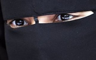 Μήνυση για απαγόρευση ισλαμικής μαντίλας κατά ορθόδοξου σχολείου της Αγγλίας - Φωτογραφία 1