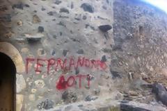 Πυρπόλησαν τα σπίτια του Μπόμπολα στα Σφακιά
