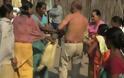 Ινδία: Λίντσαραν πολιτικό γιατί βίασε γυναίκα ..(Βίντεο)
