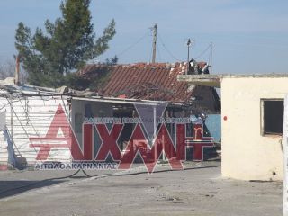 Η ανακοίνωση της αστυνομίας για τα επεισόδια με τους Ρομά στο Αιτωλικό - 2 οι συλλήψεις, 5 οι προσαγωγές - Έκαψαν σπίτια - Φωτογραφία 5