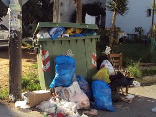 Κάτω Αχαΐα: Παραμένουν στους δρόμους τα σκουπίδια από τις 28 Δεκεμβρίου - Δείτε φωτο - Φωτογραφία 1