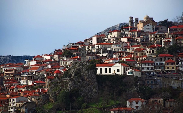 Τα τσιφτετέλια σε χιονισμένες μπουζουκλερί τέλειωσαν για την ντόπια ελίτ! [Αράχωβα: ΕΜΠΙΣΤΕΥΤΙΚΟΝ!] - Φωτογραφία 2