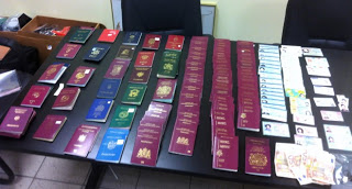 Έπαιρναν 300 έως 500 ευρώ για πλαστό διαβατήριο ή ταυτότητα - Φωτογραφία 1