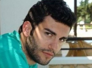 Δείτε που συνέλαβε ο φωτογραφικός φακός του entertv.gr τον αδερφό της Μενεγάκη - Φωτογραφία 1