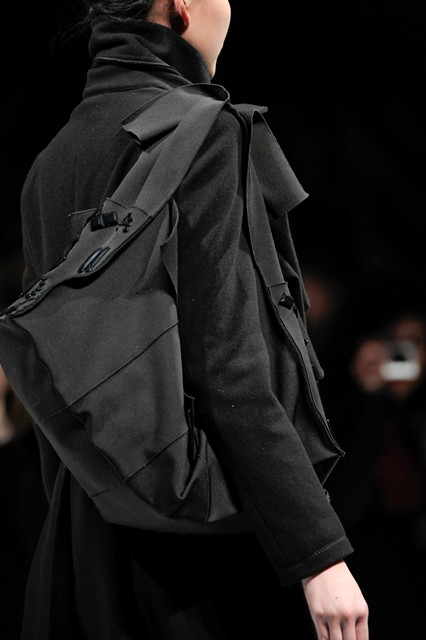 Fashion trend: Μαύρη day bag - Φωτογραφία 11