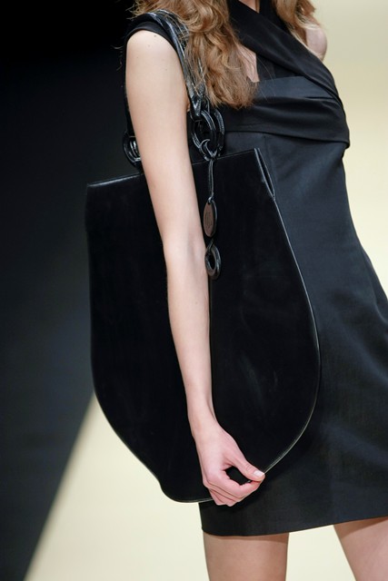 Fashion trend: Μαύρη day bag - Φωτογραφία 6