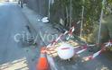 Αγρίνιο: Tρελή πορεία αυτοκινήτου - Έπεσε σε κολώνα και καρφώθηκε σε αυλόπορτα - Φωτογραφία 2