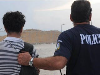 Συνελήφθη αλλοδαπός στην Θεσσαλονίκη μέλος κυκλώματος λαθροδιακίνησης - Φωτογραφία 1