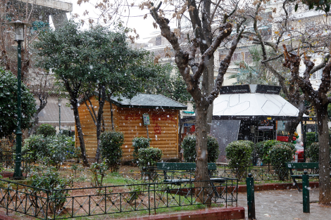 Η Αθήνα σκεπασμένη με χιόνι - Φωτογραφίες της πόλης στα άσπρα - Φωτογραφία 9