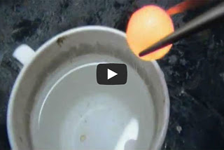 Τι θα συμβεί αν ρίξεις μια καυτή μπάλα νικελίου σε νερό; [video] - Φωτογραφία 1