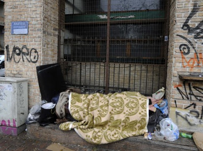 Όλοι κι όλοι 14 άστεγοι πήγαν στα κτίρια που παραχώρησε ο δήμος Αθηναίων - Φωτογραφία 1