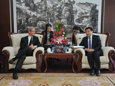 O CEO της Apple Tim Cook κάνει Δεύτερη Επίσκεψη Κίνα - Φωτογραφία 1