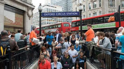Mind the Gap: 150 κεράκια για το Μετρό του Λονδίνου - Φωτογραφία 2