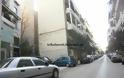 Παρκαρίσματα αυτοκινήτων φράζουν το πεζοδρόμιο στα Τρίκαλα - Φωτογραφία 3