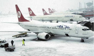 «Παρέλυσε» η Κωνσταντινούπολη από τις έντονες χιονοπτώσεις - Νέες ακυρώσεις πτήσεων - Φωτογραφία 1