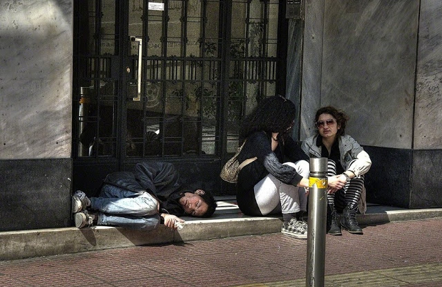 Ο θάνατος πλανάται στους δρόμους της Αθήνας! (Σοκαριστικές φωτογραφίες) - Φωτογραφία 4