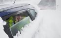Ρουμανία: Εκατοντάδες άνθρωποι απεγκλωβίστηκαν από βυθισμένες στο χιόνι περιοχές