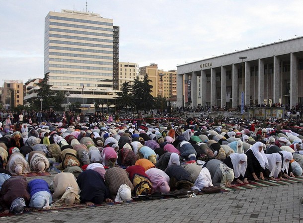 Ανησυχία Βατικανού για ριζοσπαστικό Ισλάμ στην Αλβανία - Φωτογραφία 1