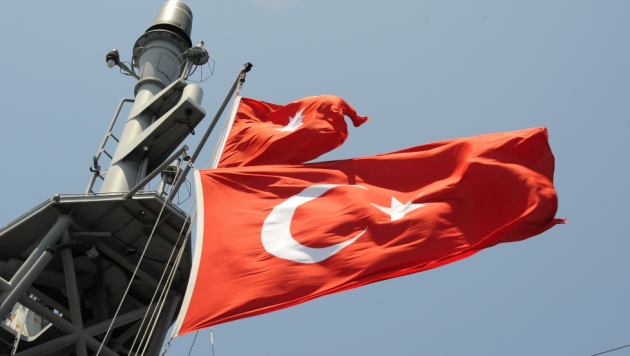 Μπράβο σας ελεεινοί προδότες! Κανατε...περήφανους τους Τούρκους που η σημαία τους κυματίζει σε όλα τα λιμάνια μας! - Φωτογραφία 1