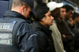 Πάτρα: Το ρεπορτάζ του ΒΒC για τους μετανάστες στο λιμάνι - Κάνει λόγο για κακομεταχείριση από τους αστυνομικούς - Φωτογραφία 1