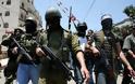 Ένοπλες ομάδες παρέλασαν στους δρόμους της Δυτικής Όχθης