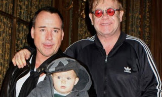 Ο Elton John και ο σύζυγός του έγιναν μπαμπάδες για δεύτερη φορά - Φωτογραφία 1