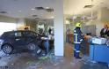 Τραυματισμοί και υλικές ζημιές όταν όχημα κατέληξε εντός τράπεζας στη Λευκωσία