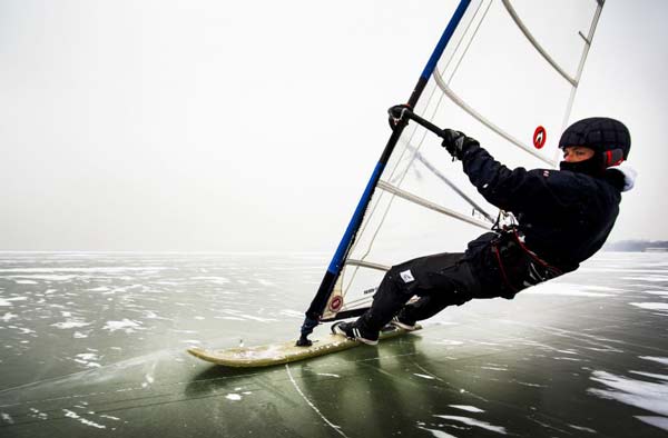 Windsurfing πάνω σε παγωμένη λίμνη! - Φωτογραφία 1