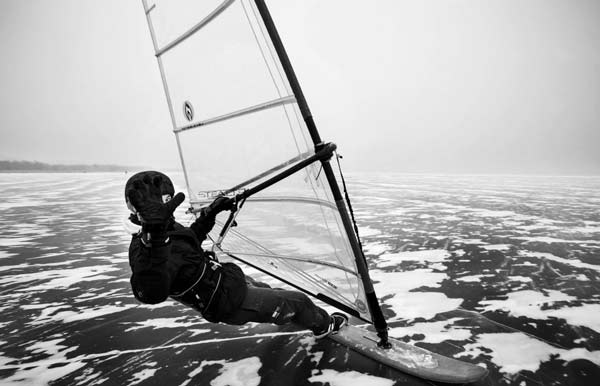 Windsurfing πάνω σε παγωμένη λίμνη! - Φωτογραφία 2