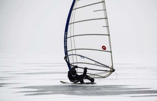 Windsurfing πάνω σε παγωμένη λίμνη! - Φωτογραφία 3
