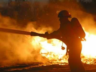 Στάχτη έγιναν χαρτονομίσματα 15.000 ευρώ από πυρκαγιά σε κοντέινερ στα Τρίκαλα - Φωτογραφία 1