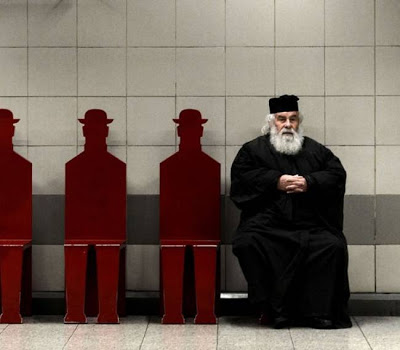 Η φωτογραφία του Έλληνα ιερέα που κάνει το γύρο του κόσμου - Φωτογραφία 2