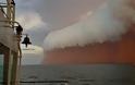 Εικόνα που κόβει την ανάσα: Τσουνάμι κόκκινης σκόνης στον Ινδικό - Φωτογραφία 2