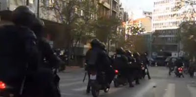 Ένταση στην πορεία των αντιεξουσιαστών στο κέντρο της Αθήνας..Φωτορεπορτάζ...Βίντεο - Φωτογραφία 7