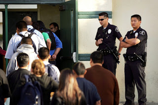 ΗΠΑ: Ένοπλοι φύλακες σε σχολεία - Φωτογραφία 1