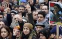 Παρίσι: Διαμαρτυρία από χιλιάδες Κούρδους για τη δολοφονία των ακτιβιστριών - Φωτογραφία 2