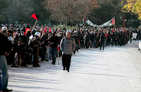 Ολοκληρώθηκε η πορεία αλληλεγγύης προς τους συλληφθέντες στην «βίλα Αμαλία» - Φωτογραφία 3