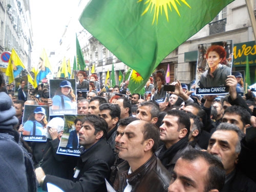 Κουρδικές αντιδράσεις για την εκτέλεση των τριών αγωνιστριών στο Παρίσι - Φωτογραφία 10