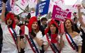 Γαλλία: Εκατοντάδες χιλιάδες διαδήλωσαν κατά του νέου νόμου για τους γάμους των ομοφυλόφιλων.. - Φωτογραφία 2