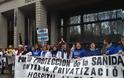 Χιλιάδες γιατροί, νοσηλευτές κι εργαζόμενοι στην υγεία στους δρόμους της Μαδρίτης