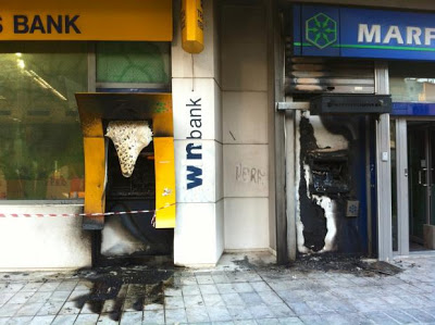 Πάτρα: Μπράζ εμπρηστικών επιθέσεων στο Υποθηκοφυλακείο και σε ΑΤΜ Τραπεζών - Έρευνες από την αστυνομία - Δείτε φωτο - Φωτογραφία 3